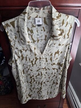CAbi V-Neck Top in Cream and Greenish Brown